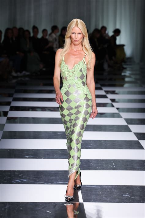 claudia schifferin versace